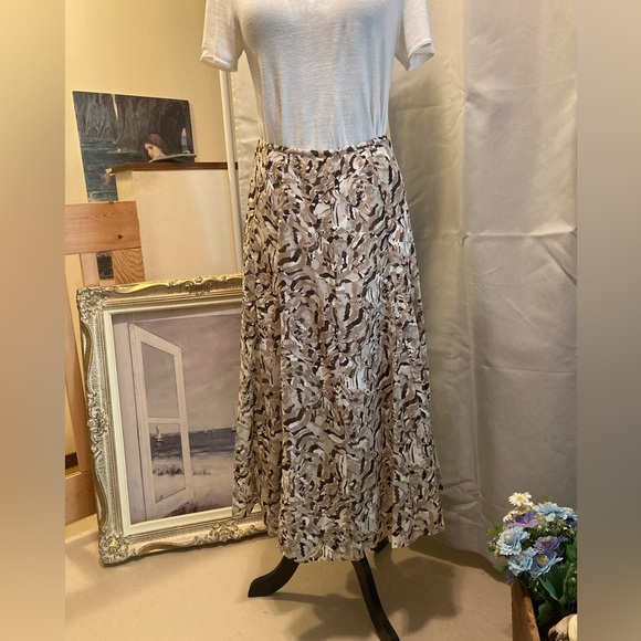 Jones New York ~ Size 8 ~ Taupe/Brown Full Long Skirt - Picture 4 of 12